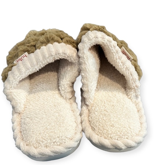 Fuzzy Slippers - Picture 5 of 9